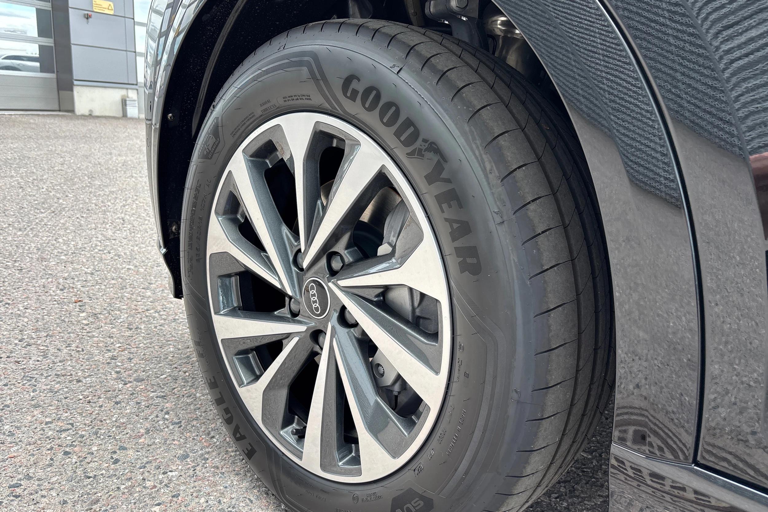 musta Audi Q6 e-tron 2026 kuva 10.