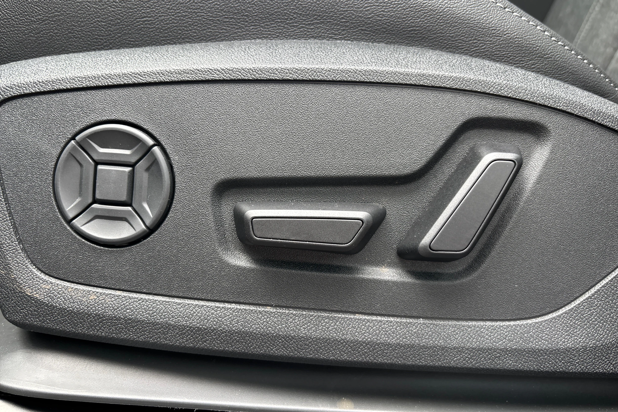 musta Audi Q6 e-tron 2026 kuva 12.