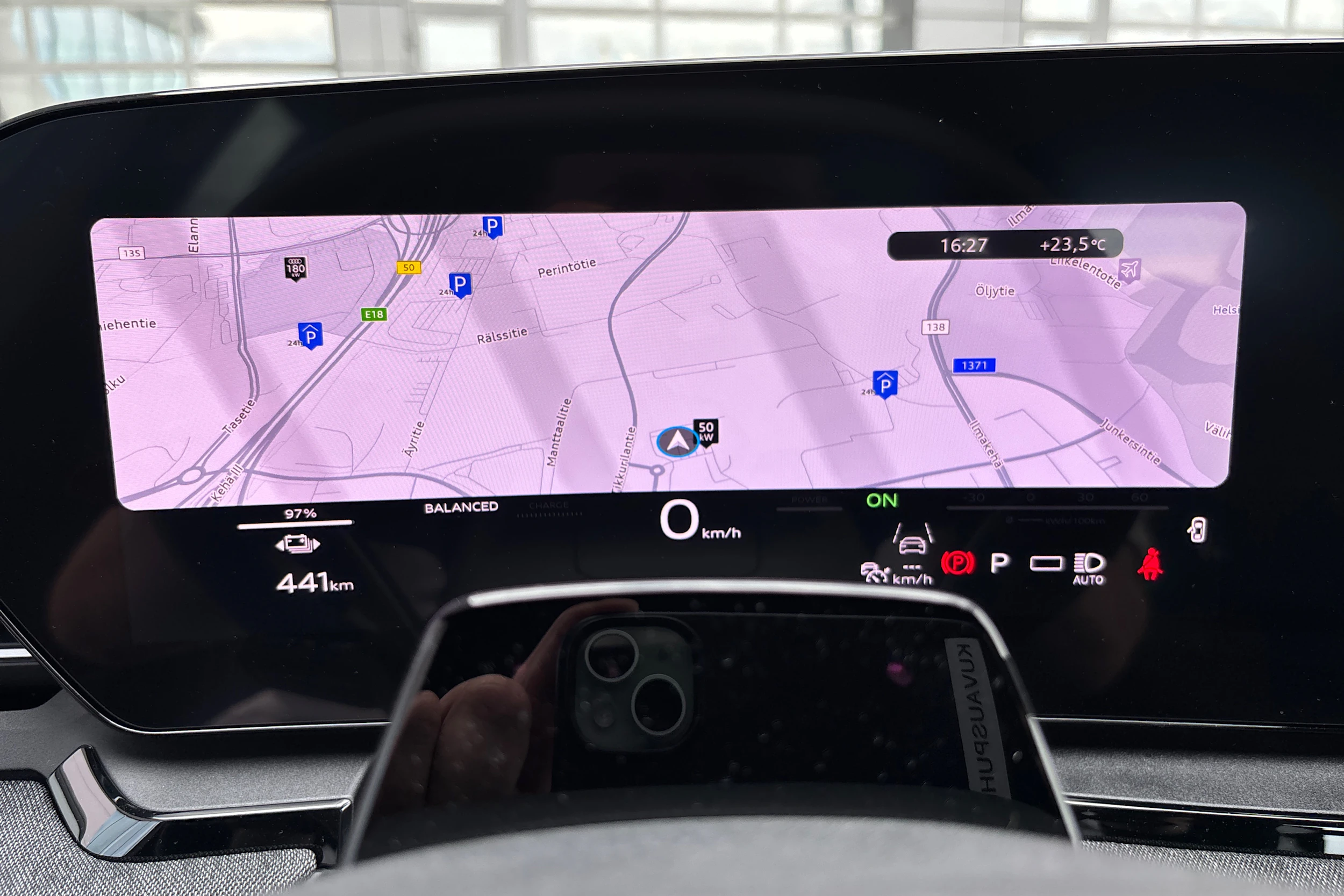 musta Audi Q6 e-tron 2026 kuva 15.