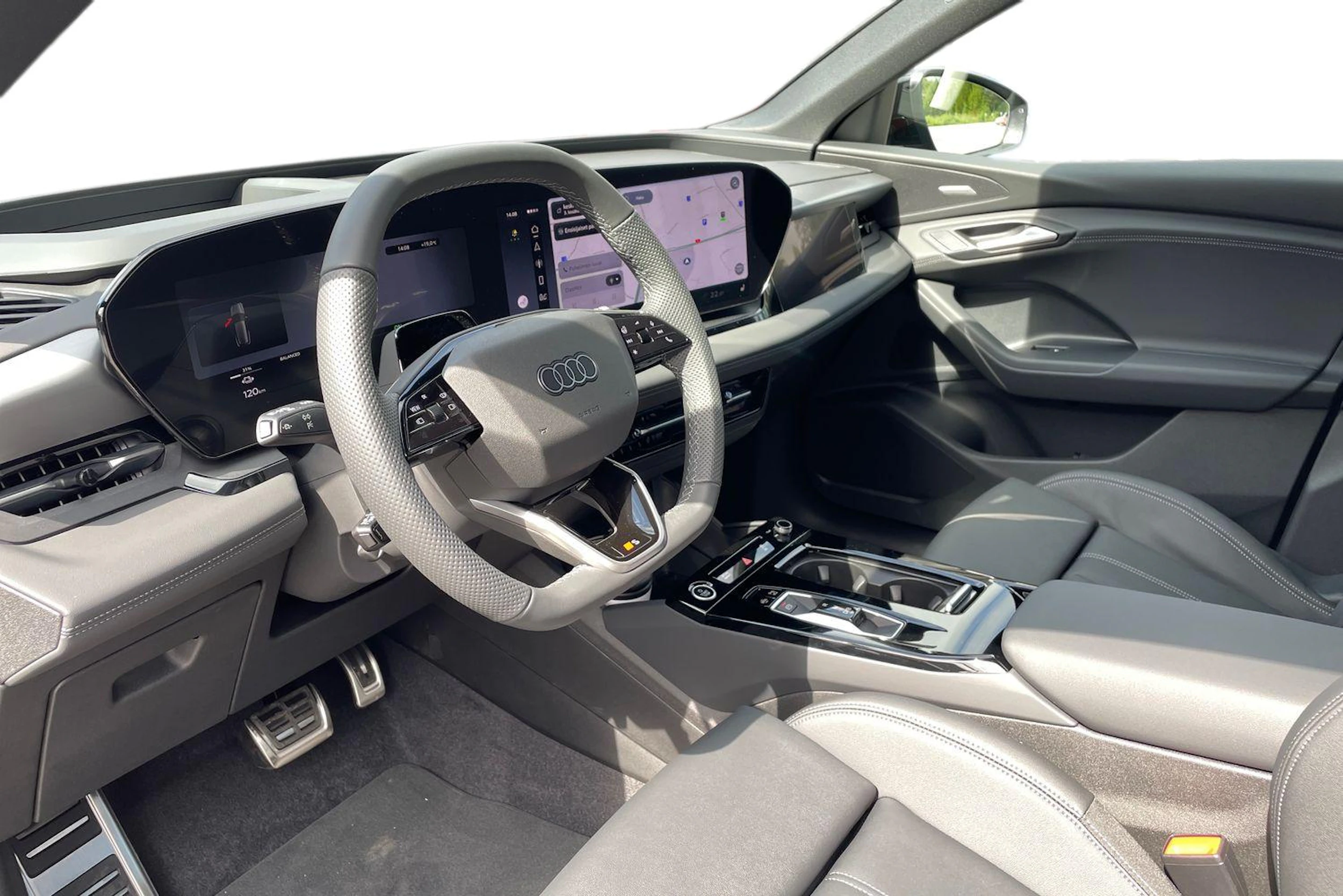 musta Audi Q6 e-tron 2026 kuva 6.