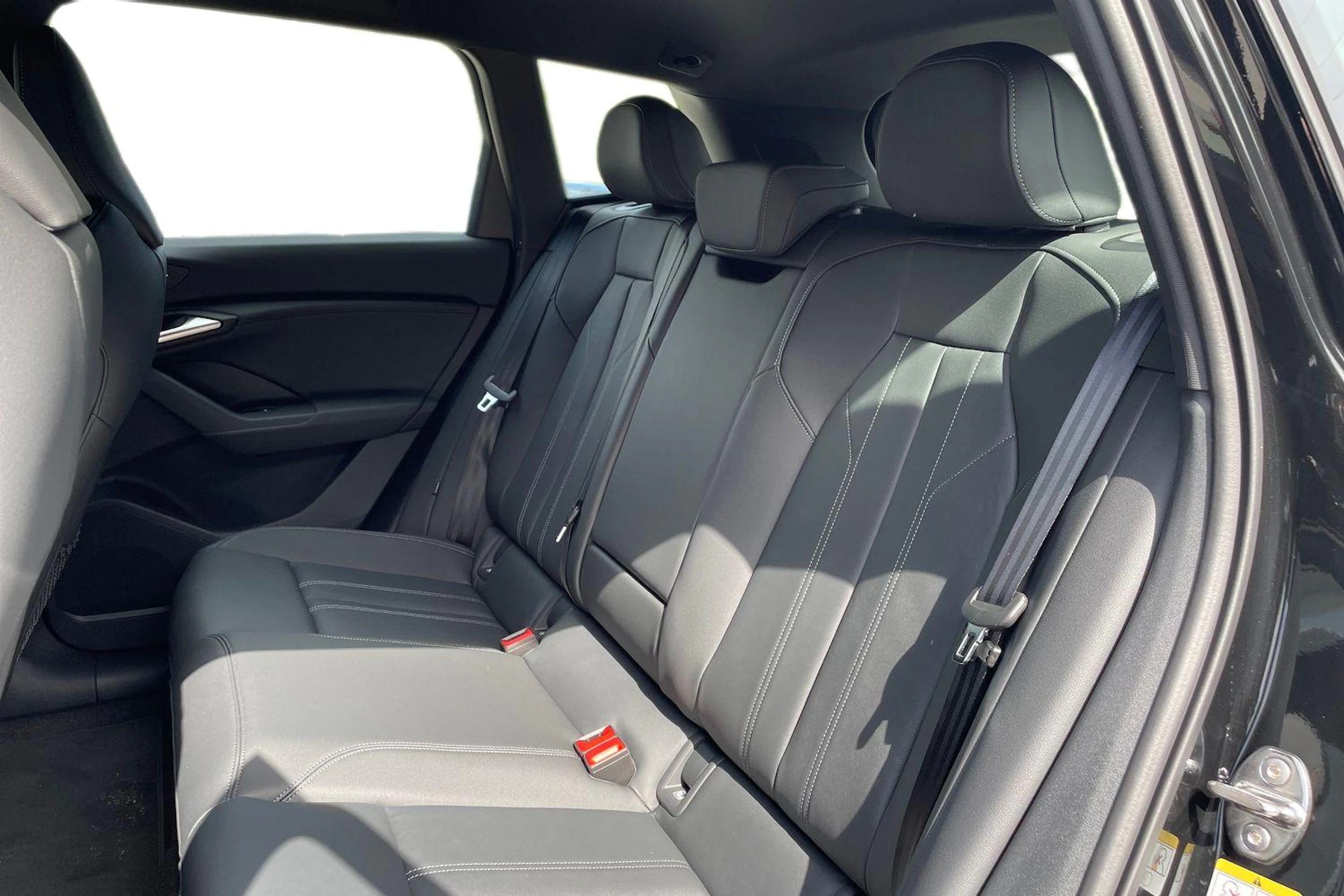 musta Audi Q6 e-tron 2026 kuva 8.