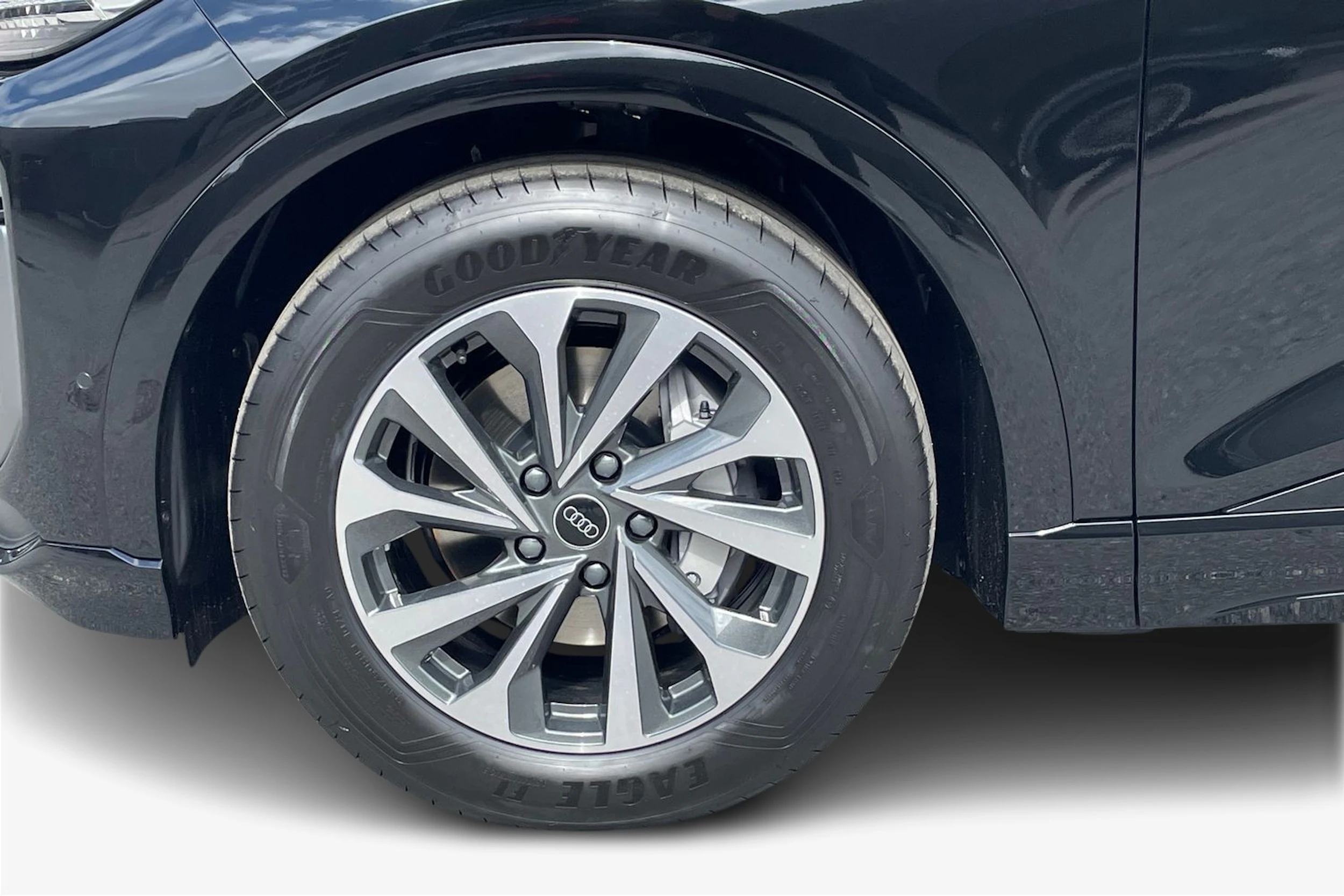 musta Audi Q6 e-tron 2026 kuva 9.