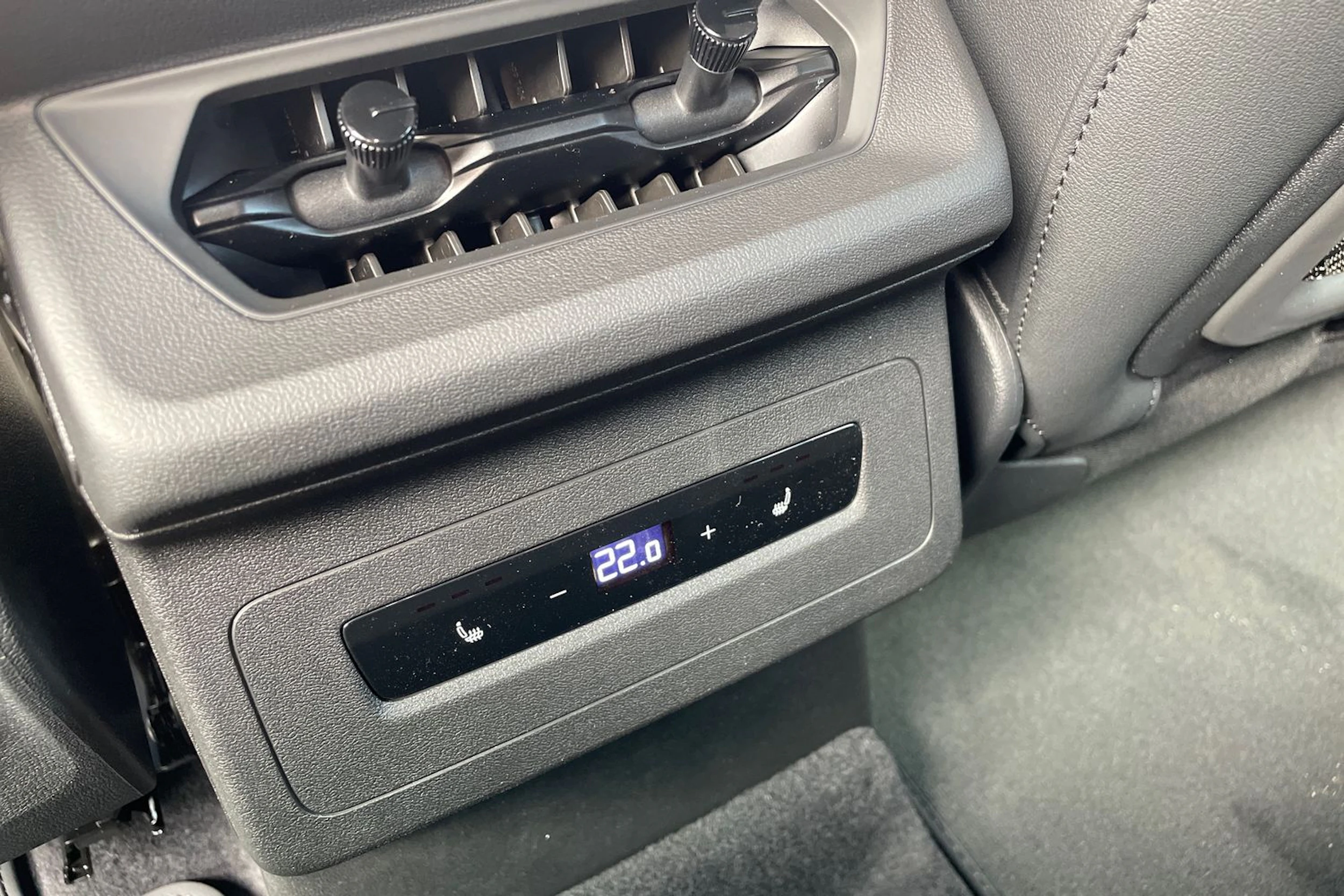 musta Audi Q6 e-tron 2026 kuva 12.