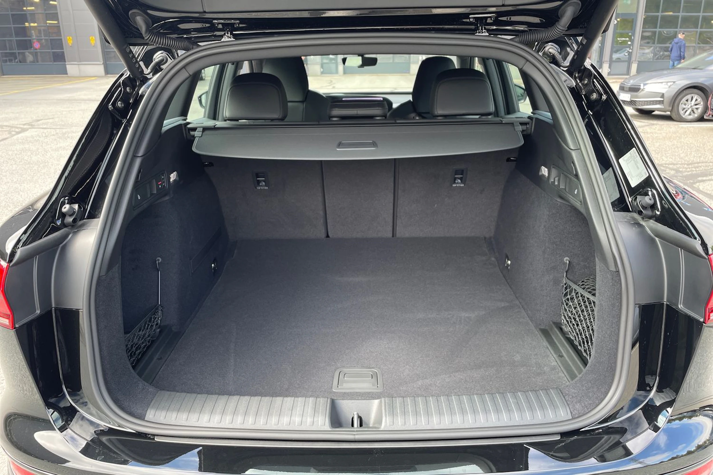 musta Audi Q6 e-tron 2026 kuva 15.