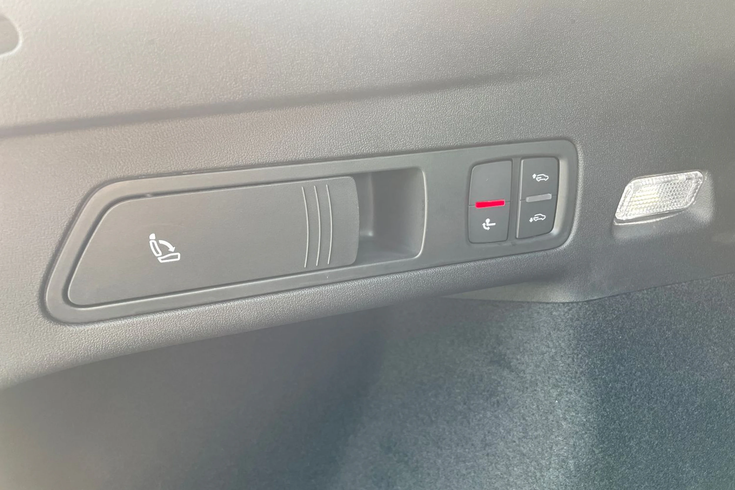 musta Audi Q6 e-tron 2026 kuva 16.