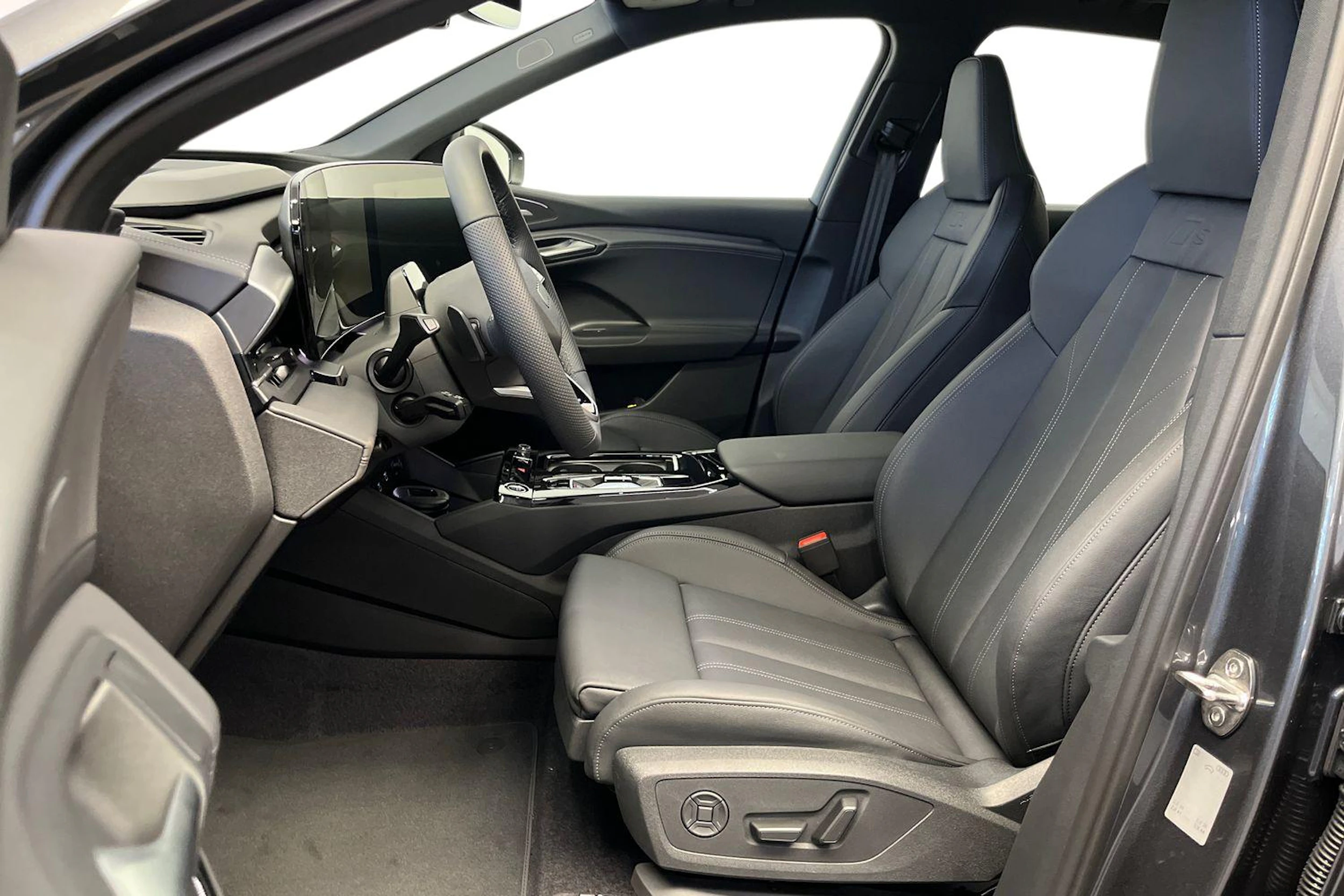 daytona harmaa Audi Q6 e-tron 2026 kuva 7.