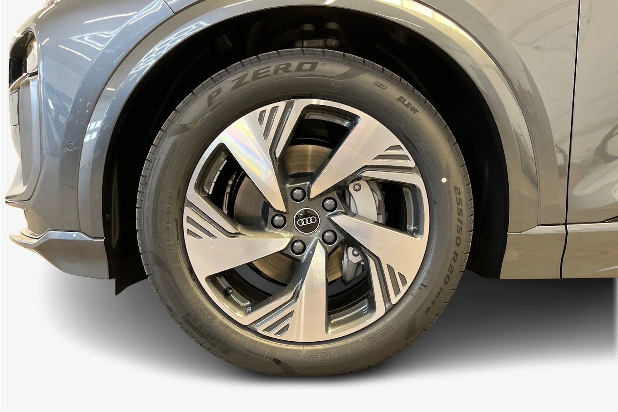 daytona harmaa Audi Q6 e-tron 2026 kuva 9.
