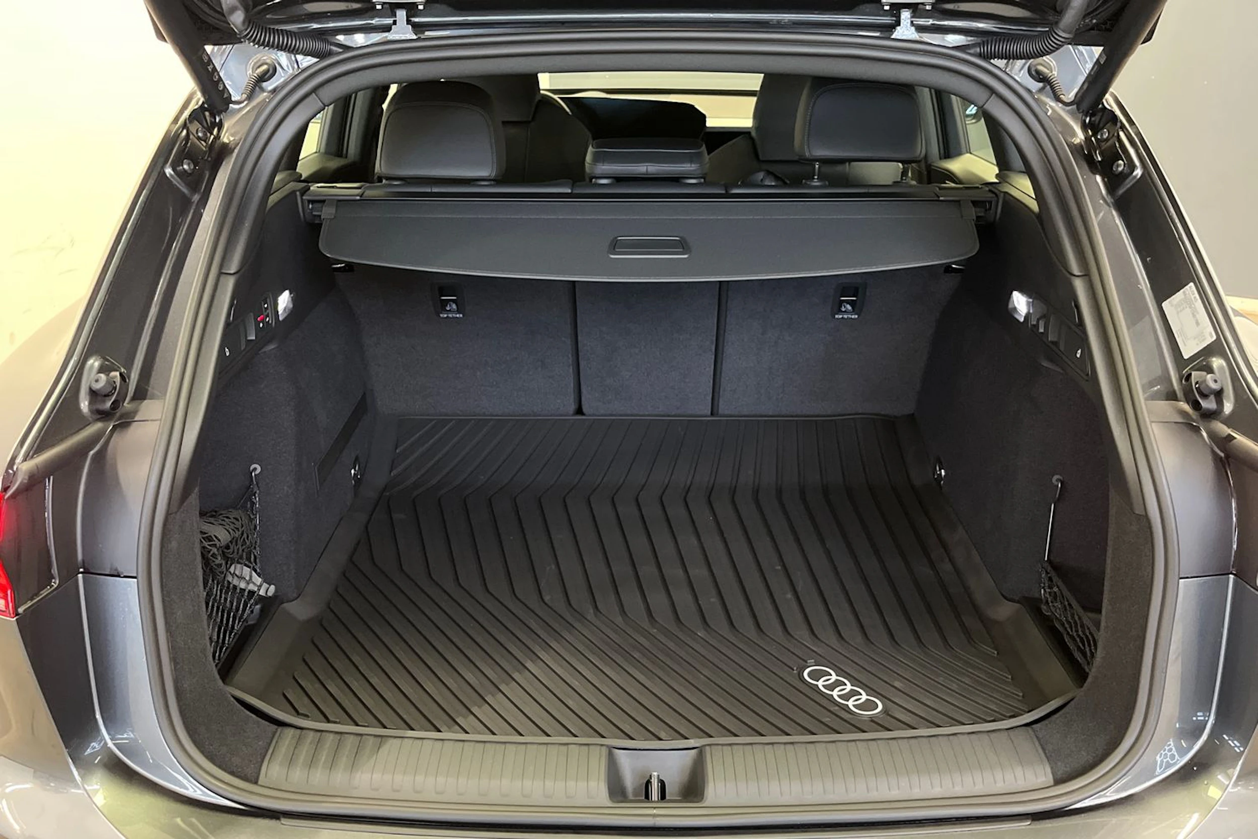 daytona harmaa Audi Q6 e-tron 2026 kuva 11.