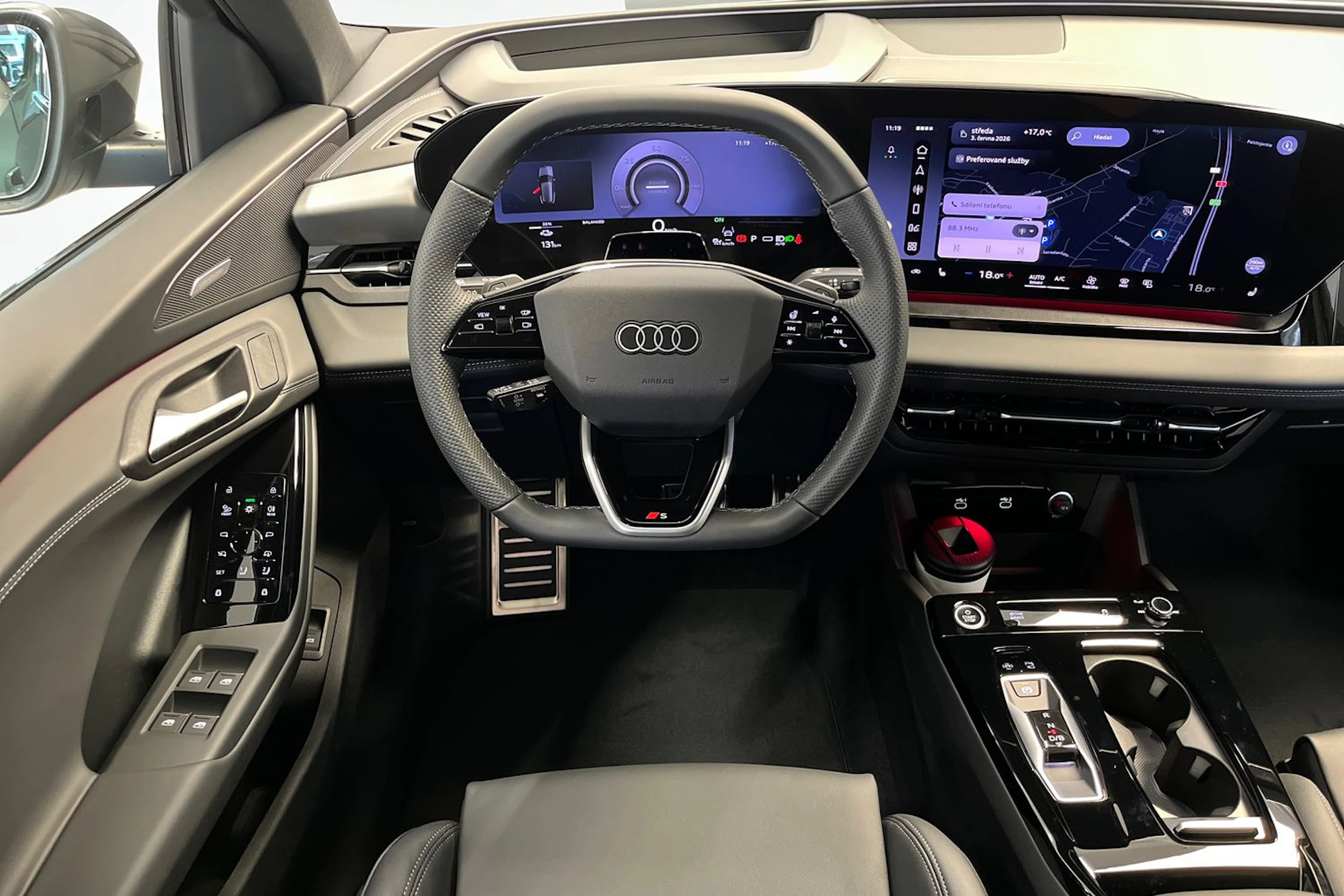 daytona harmaa Audi Q6 e-tron 2026 kuva 17.