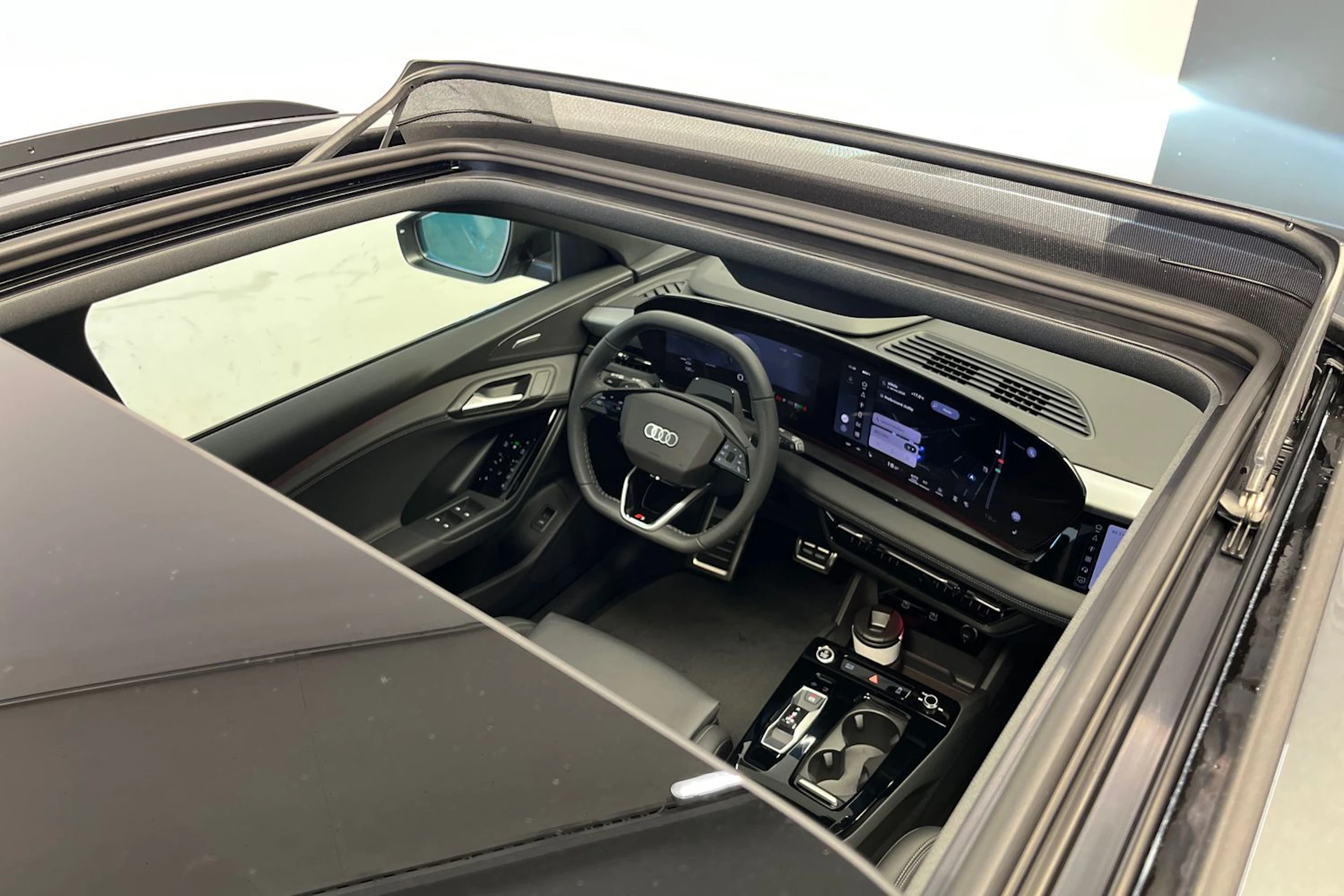 daytona harmaa Audi Q6 e-tron 2026 kuva 18.