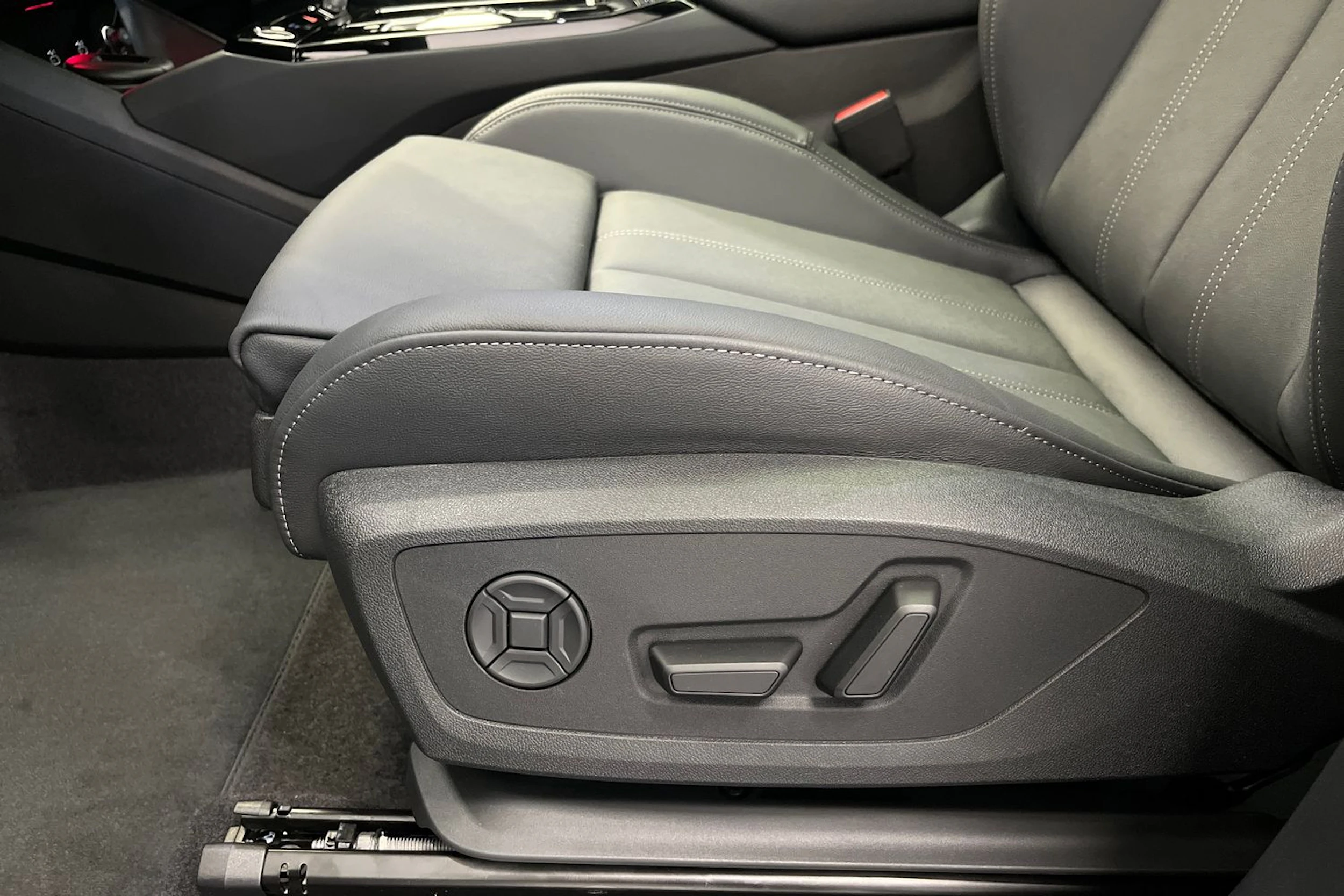 daytona harmaa Audi Q6 e-tron 2026 kuva 22.