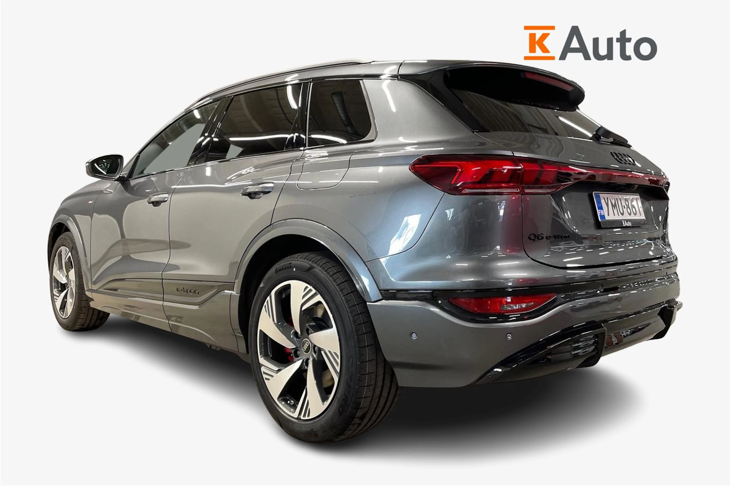 harmaa Audi Q6 e-tron 2026 kuva 2.