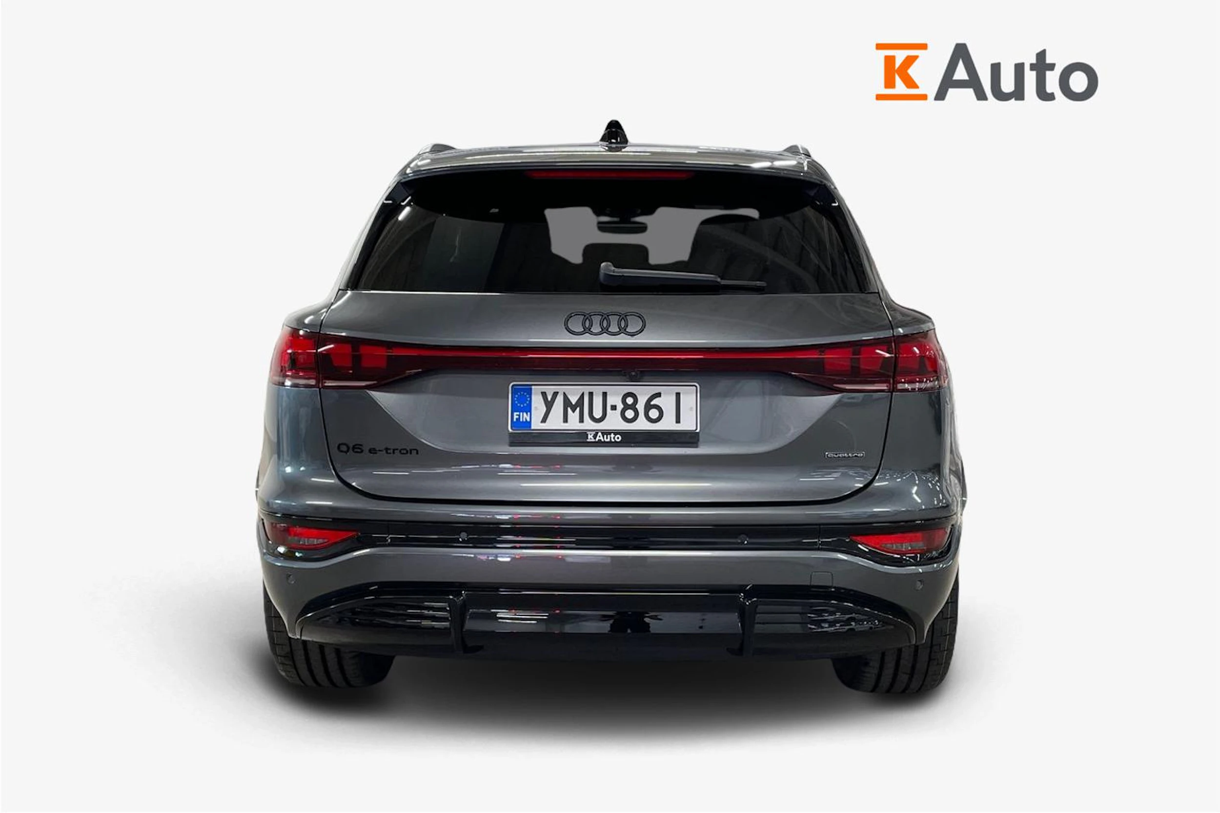 harmaa Audi Q6 e-tron 2026 kuva 3.