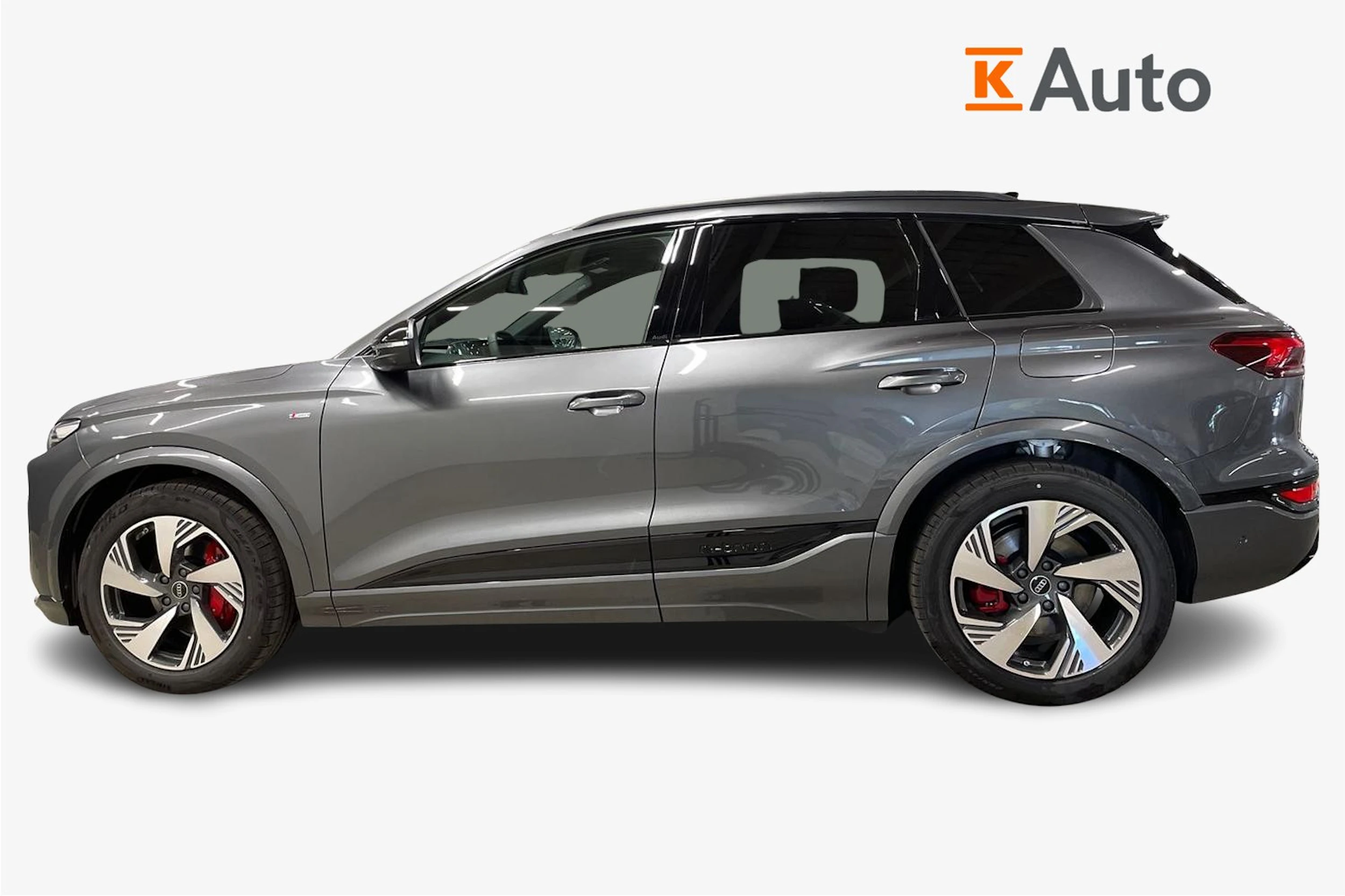 harmaa Audi Q6 e-tron 2026 kuva 5.