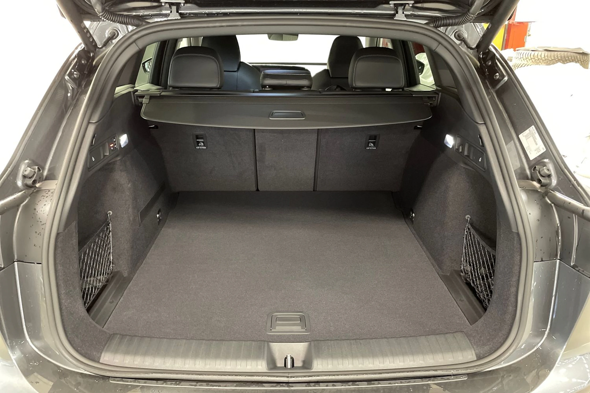 harmaa Audi Q6 e-tron 2026 kuva 11.