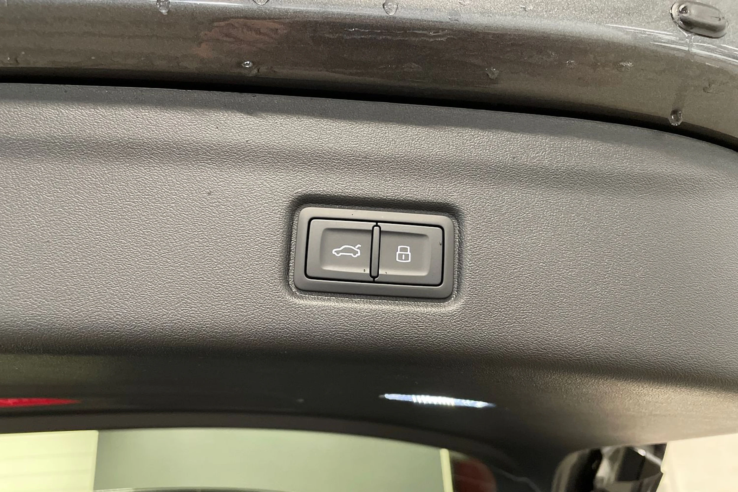 harmaa Audi Q6 e-tron 2026 kuva 12.