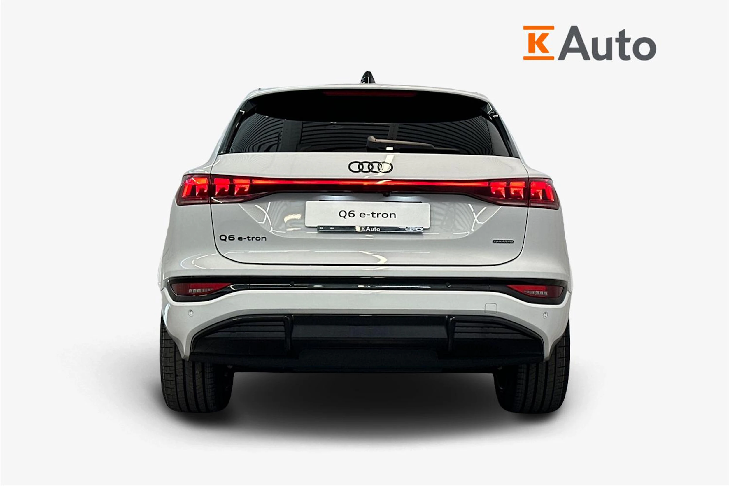 jäätikön valkoinen Audi Q6 e-tron 2026 kuva 3.
