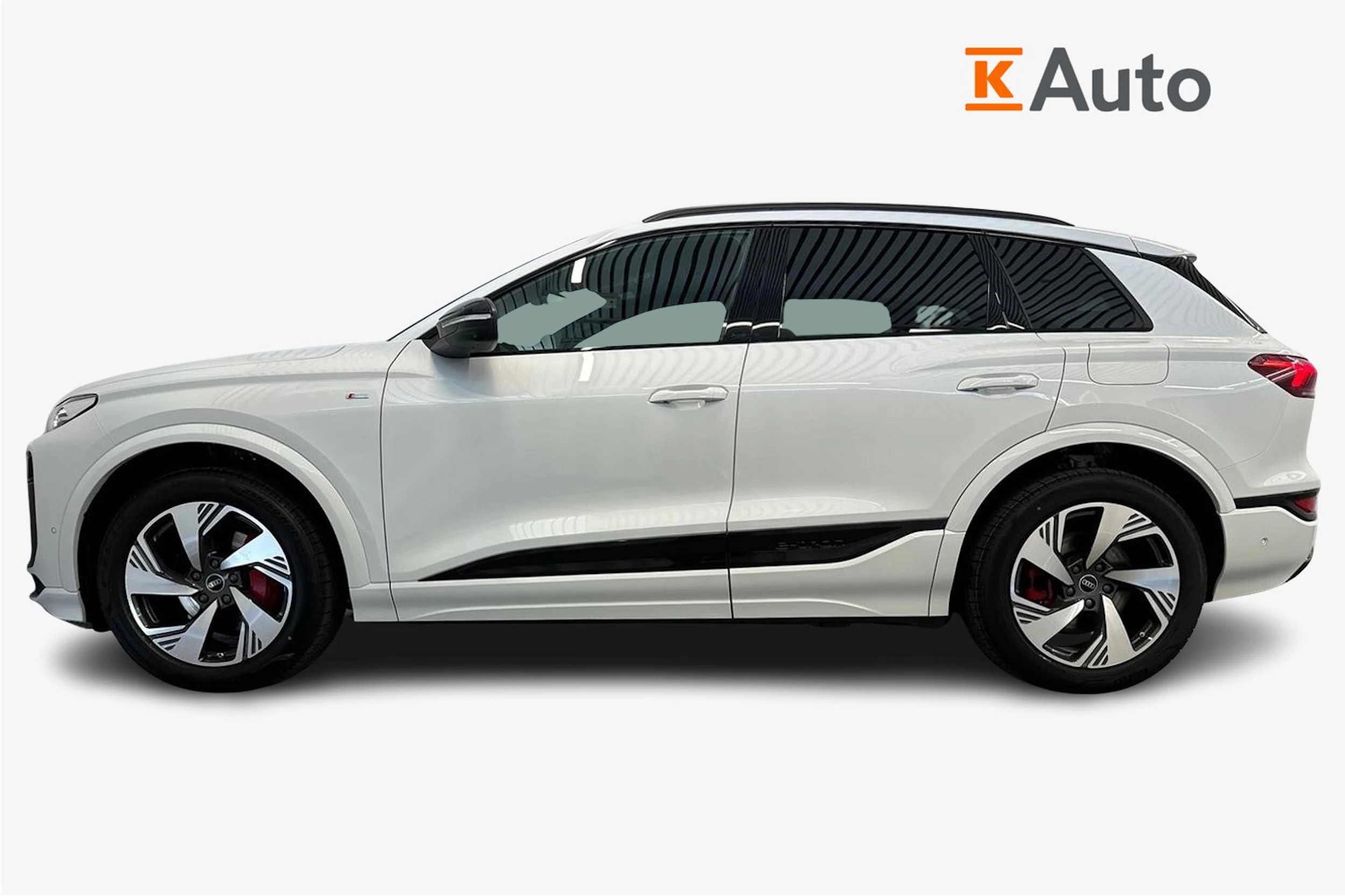 jäätikön valkoinen Audi Q6 e-tron 2026 kuva 5.