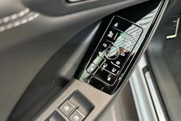 jäätikön valkoinen Audi Q6 e-tron 2026 kuva 11.