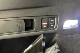 jäätikön valkoinen Audi Q6 e-tron 2026 kuva 25.