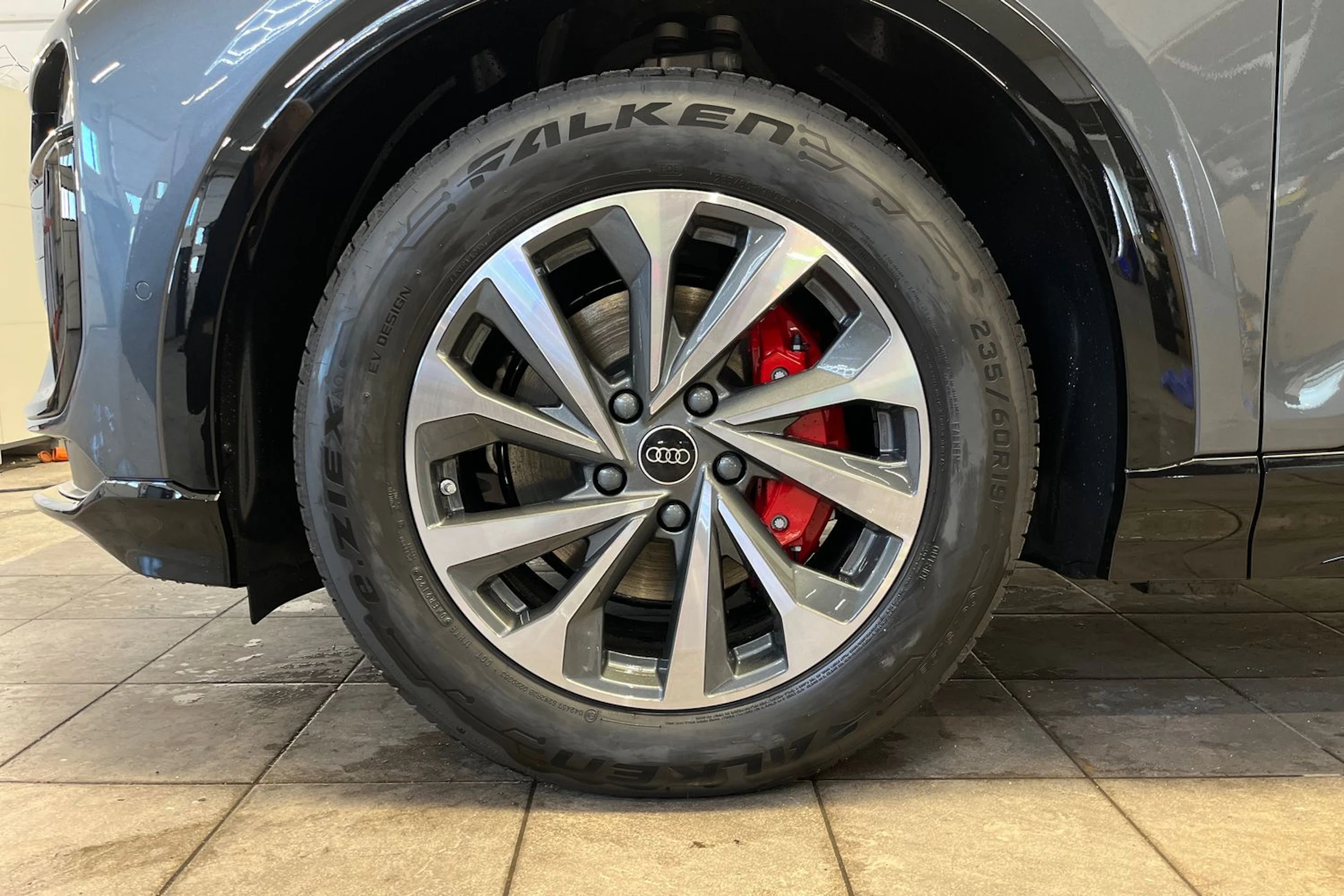 daytona harmaa Audi Q6 e-tron 2026 kuva 10.