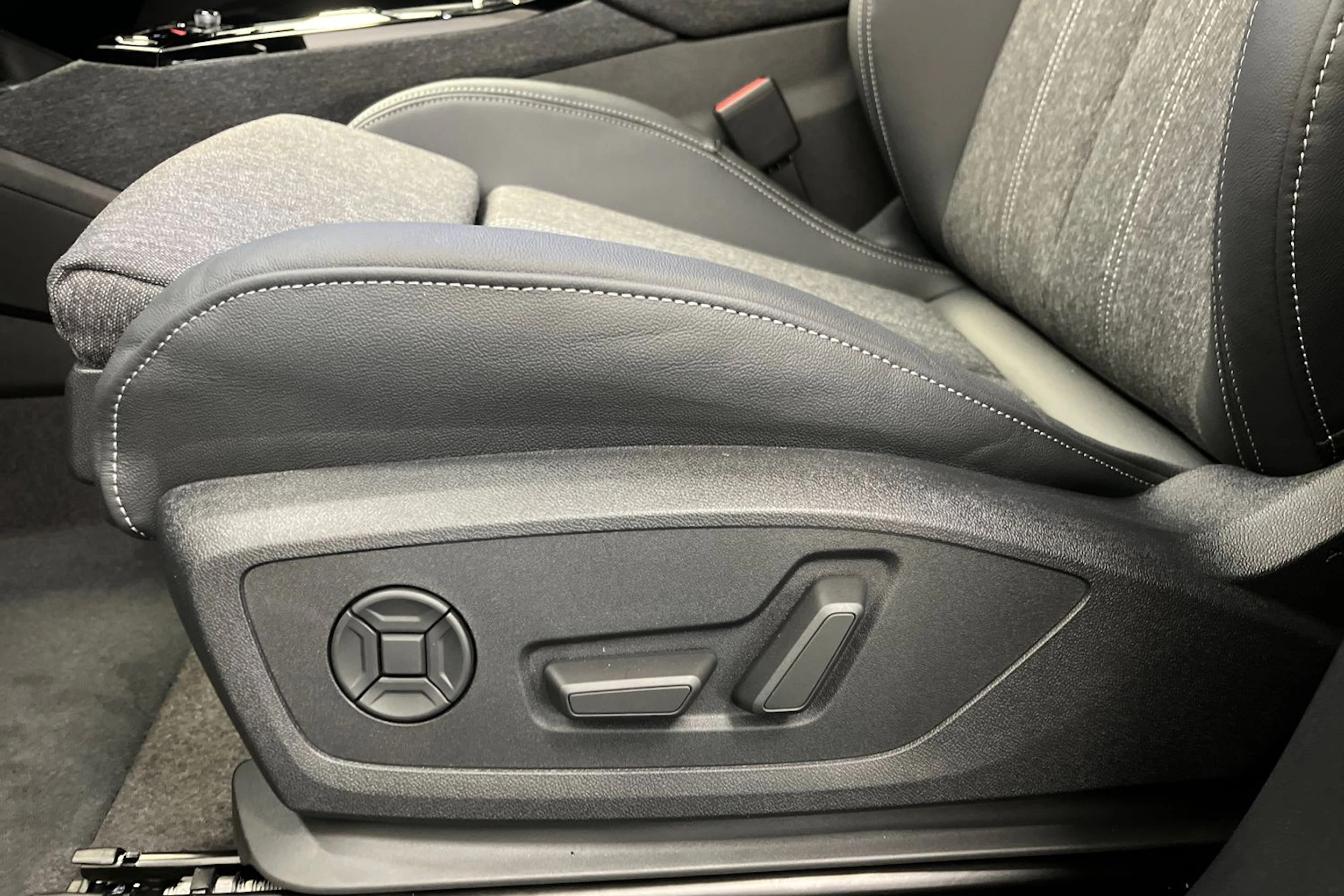 daytona harmaa Audi Q6 e-tron 2026 kuva 16.
