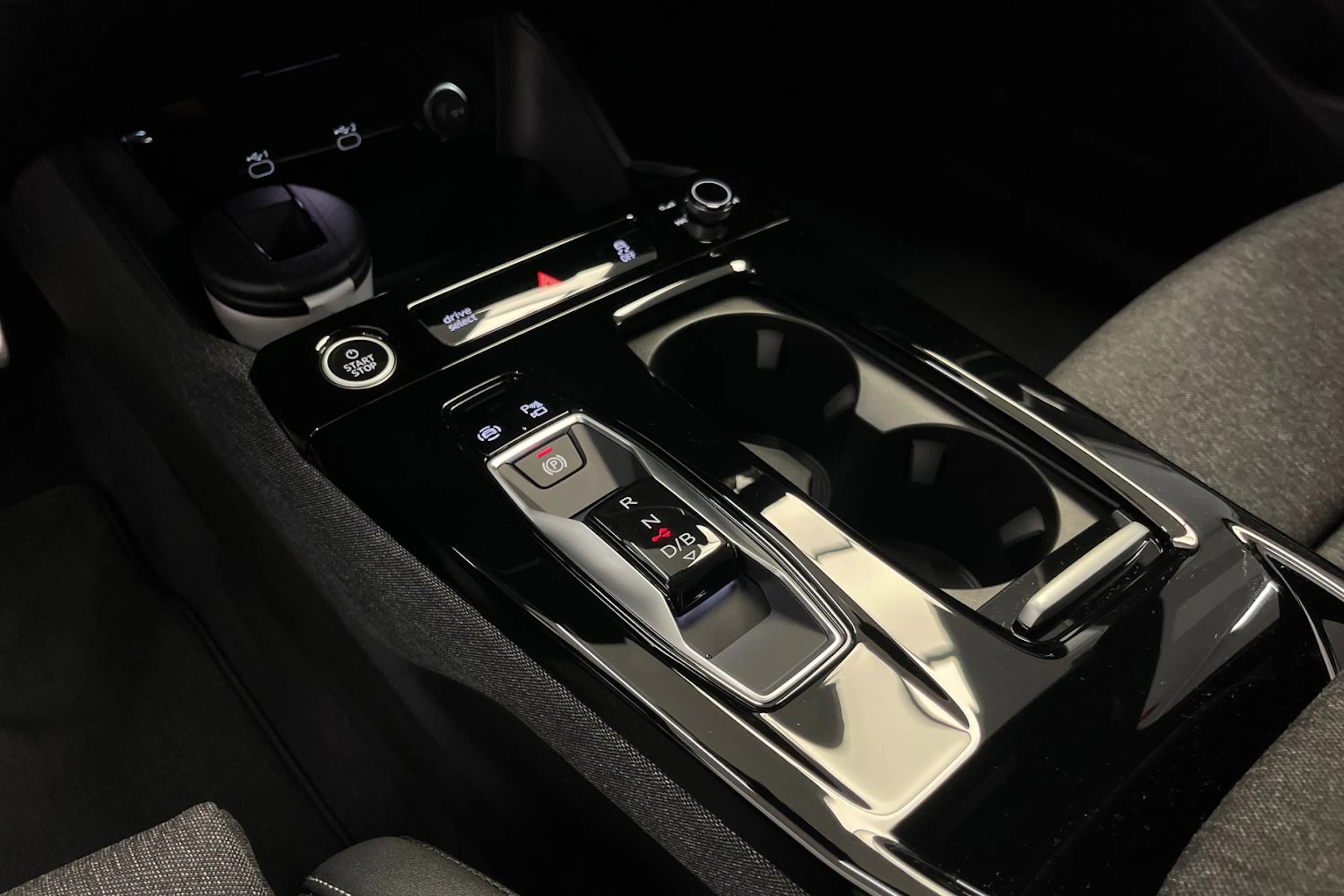 daytona harmaa Audi Q6 e-tron 2026 kuva 17.