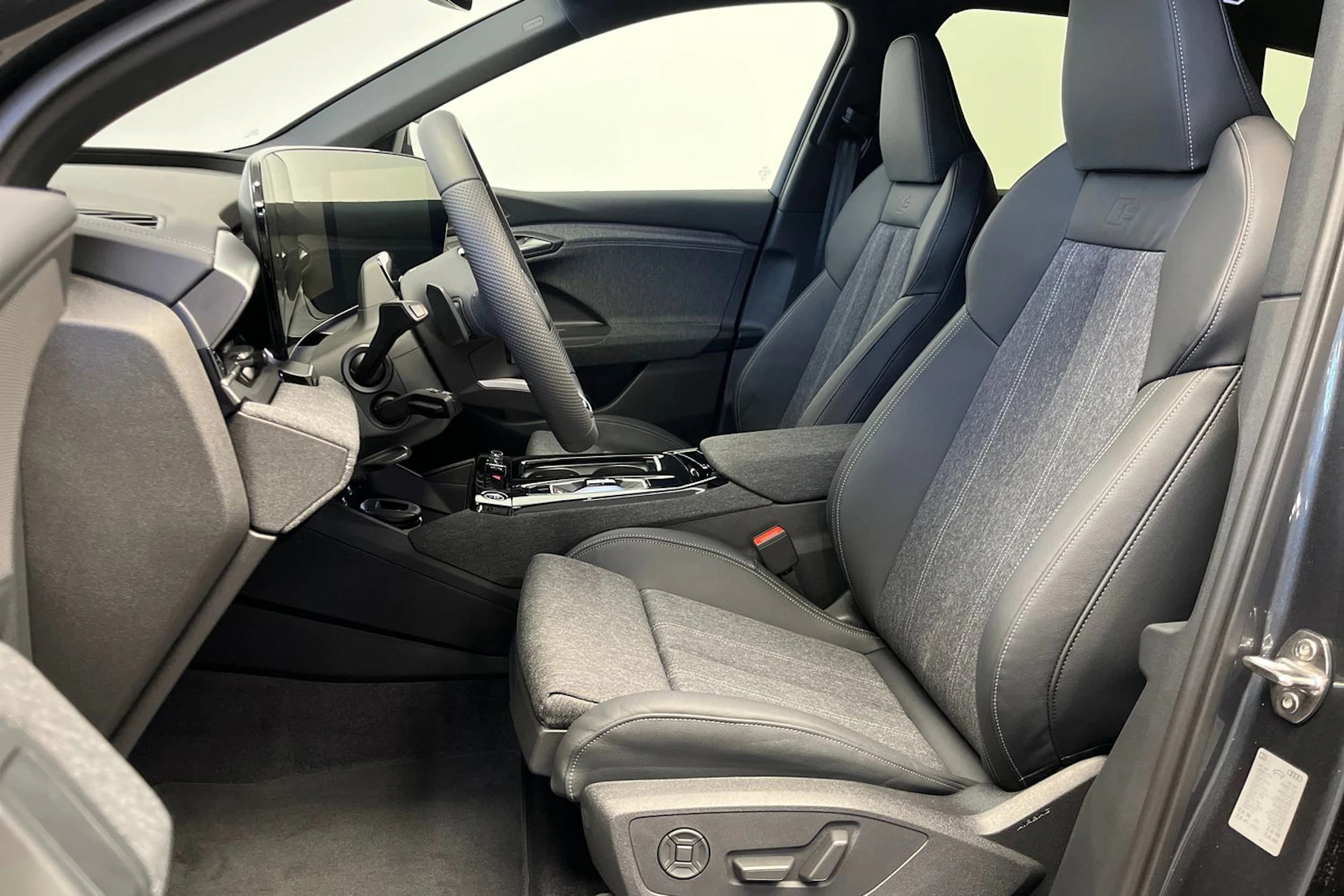 daytona harmaa Audi Q6 e-tron 2026 kuva 23.
