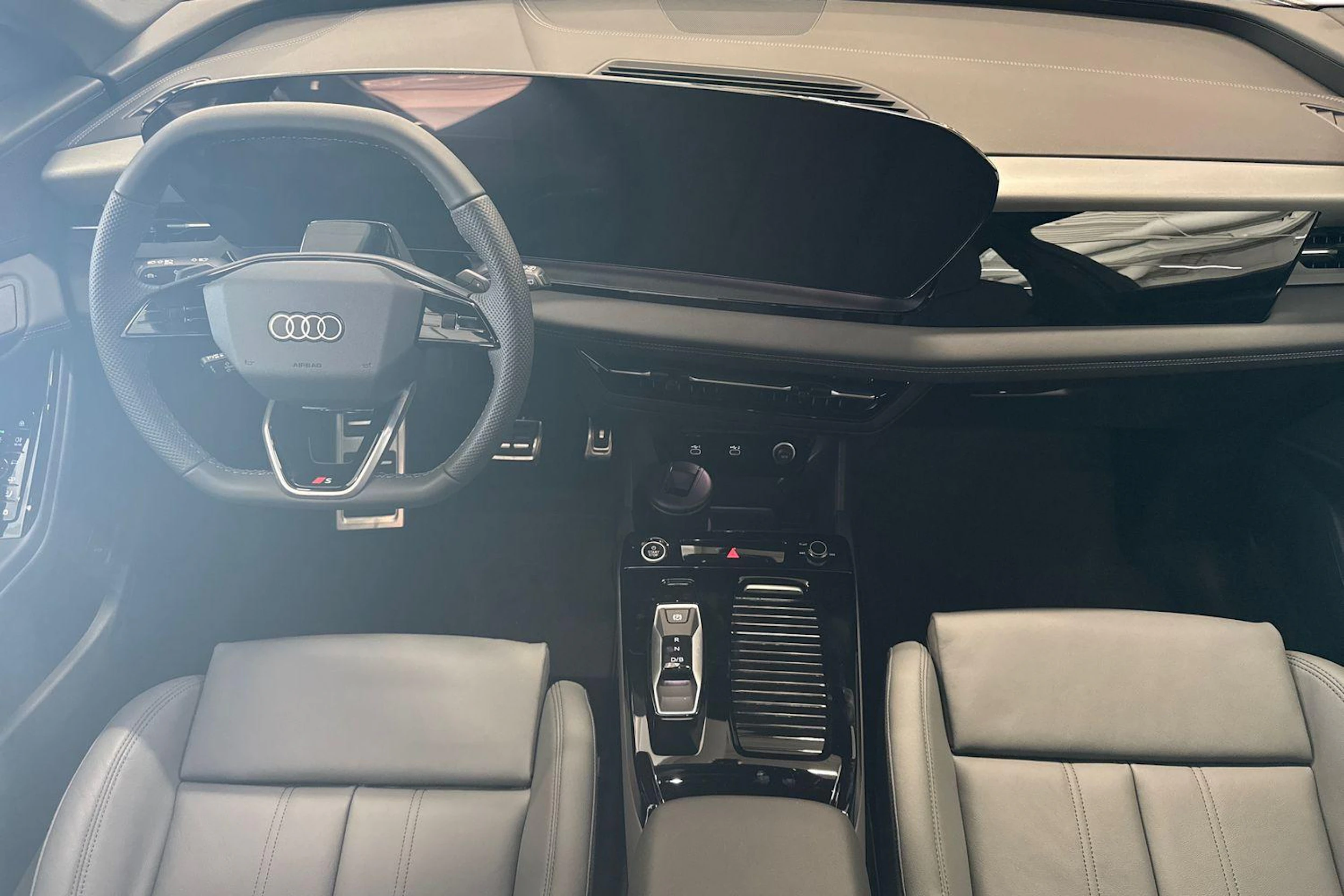 met. sininen Audi Q6 e-tron 2026 kuva 7.