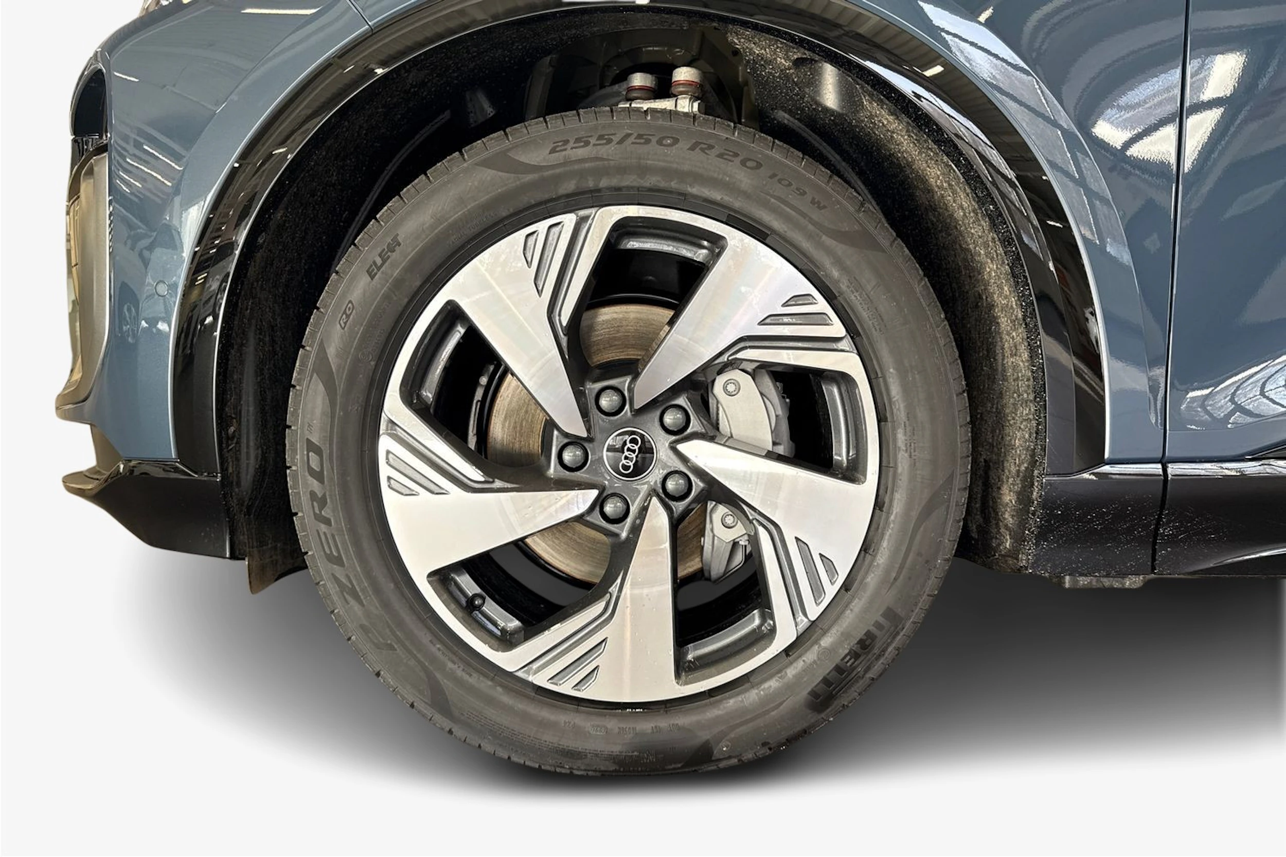 met. sininen Audi Q6 e-tron 2026 kuva 9.