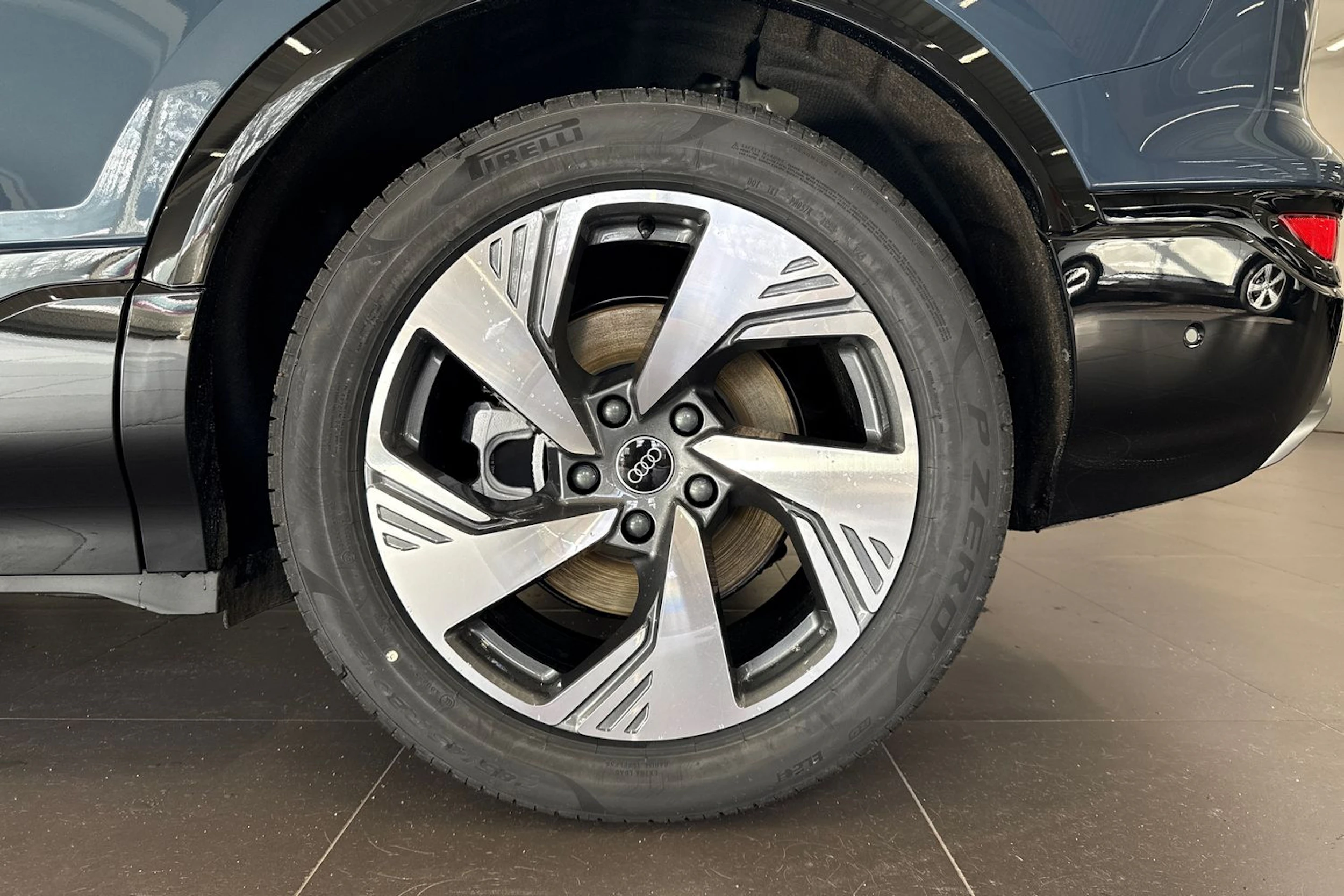 met. sininen Audi Q6 e-tron 2026 kuva 10.