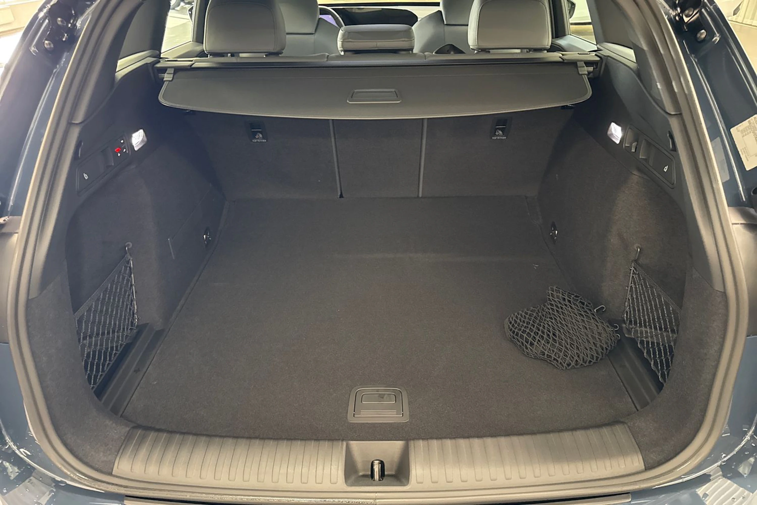 met. sininen Audi Q6 e-tron 2026 kuva 11.