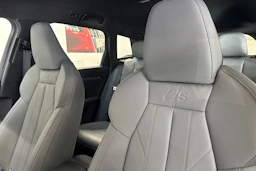 met. sininen Audi Q6 e-tron 2026 kuva 13.