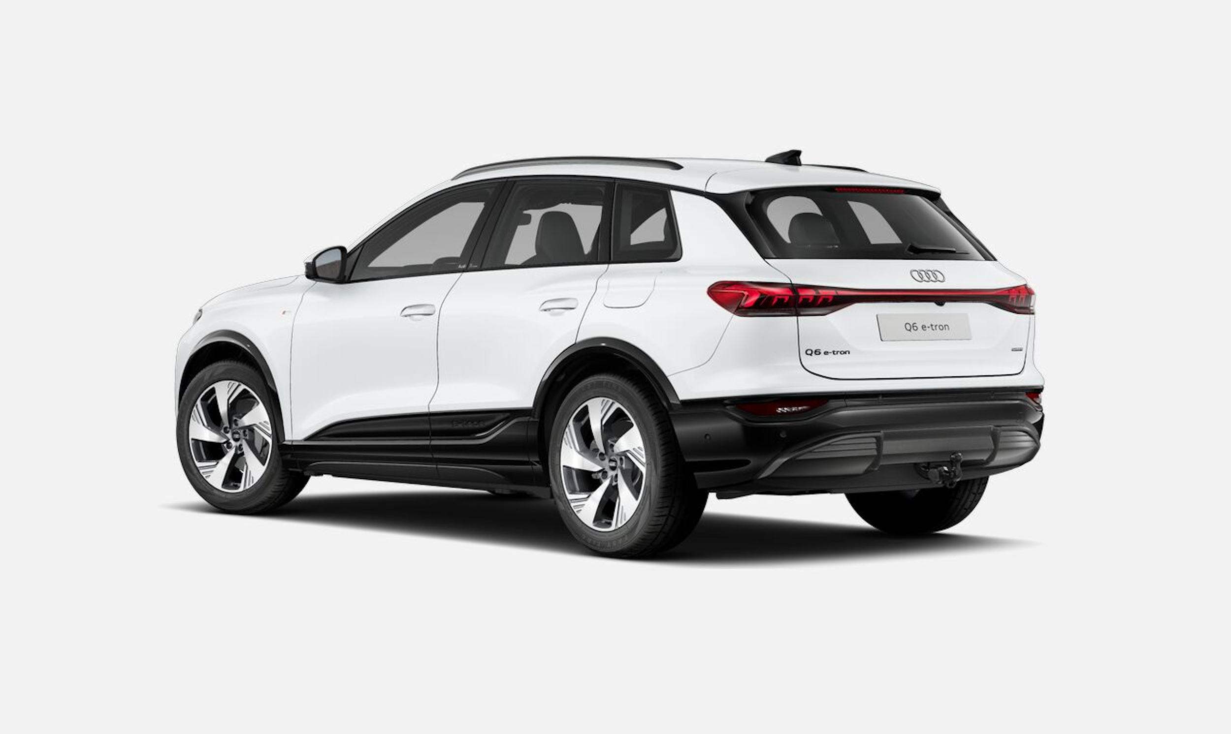 valkoinen Audi Q6 e-tron 2026 kuva 3.