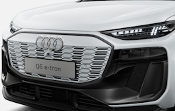 valkoinen Audi Q6 e-tron 2026 kuva 5.
