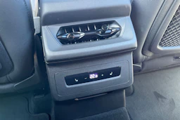 valkoinen Audi Q6 e-tron 2026 kuva 11.