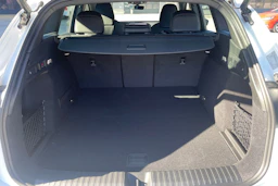 valkoinen Audi Q6 e-tron 2026 kuva 12.