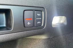 valkoinen Audi Q6 e-tron 2026 kuva 14.