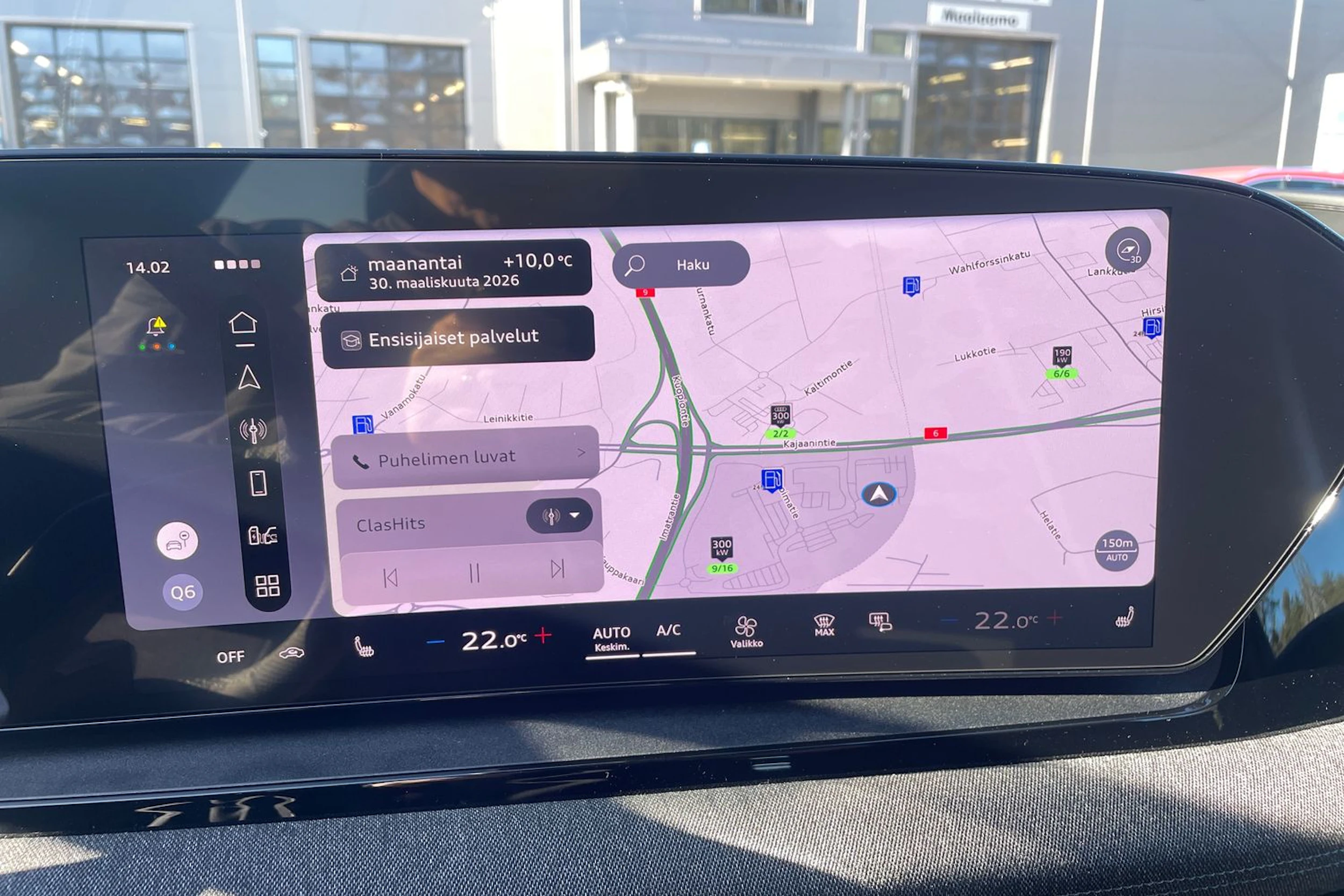 valkoinen Audi Q6 e-tron 2026 kuva 17.