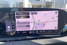 valkoinen Audi Q6 e-tron 2026 kuva 17.