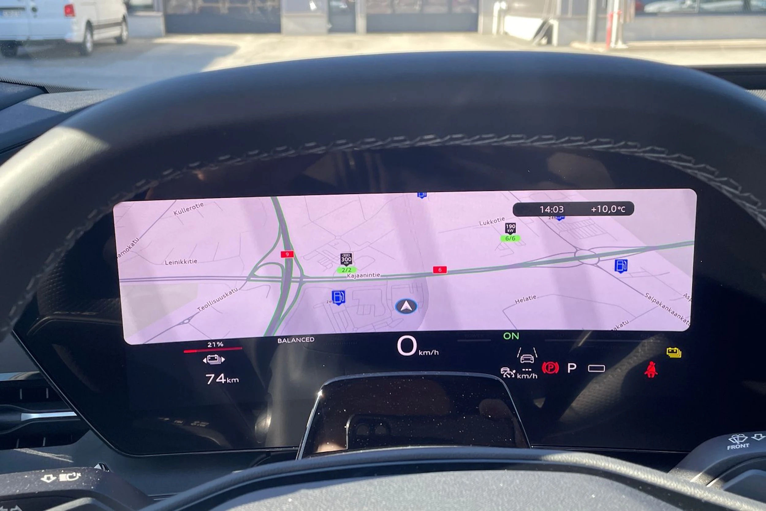 valkoinen Audi Q6 e-tron 2026 kuva 18.