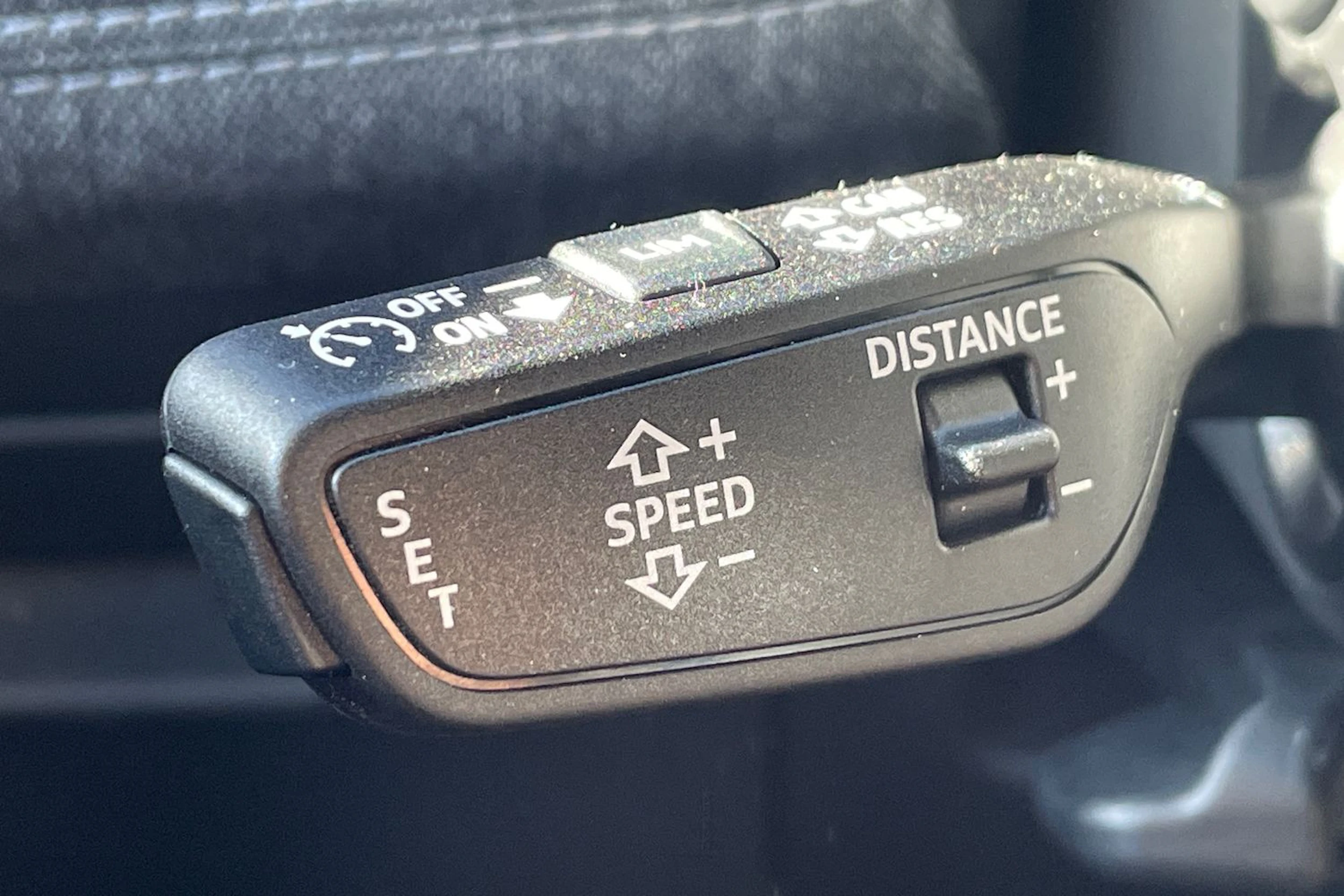 valkoinen Audi Q6 e-tron 2026 kuva 19.