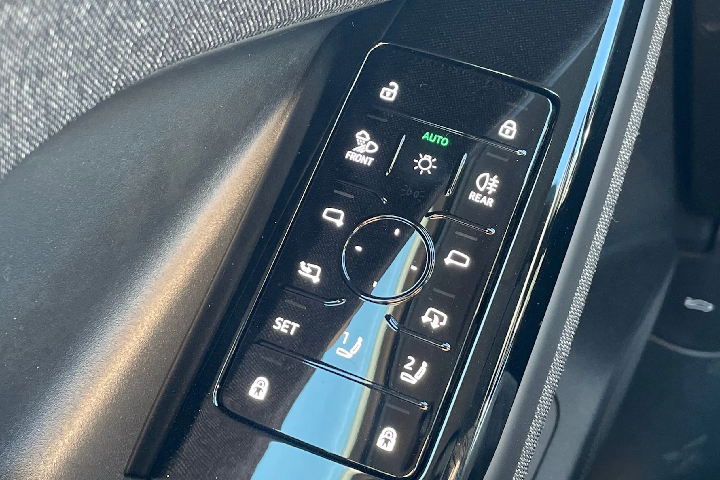 valkoinen Audi Q6 e-tron 2026 kuva 21.