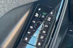 valkoinen Audi Q6 e-tron 2026 kuva 21.