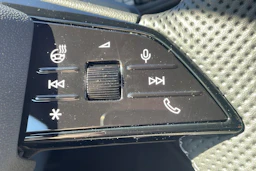 valkoinen Audi Q6 e-tron 2026 kuva 23.