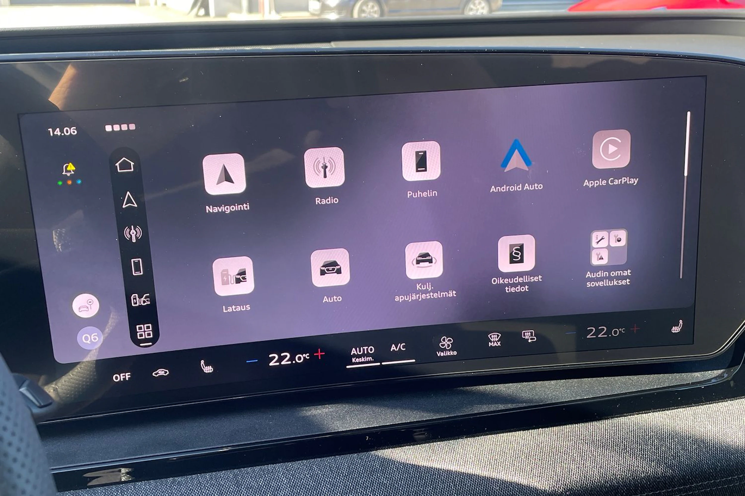 valkoinen Audi Q6 e-tron 2026 kuva 25.