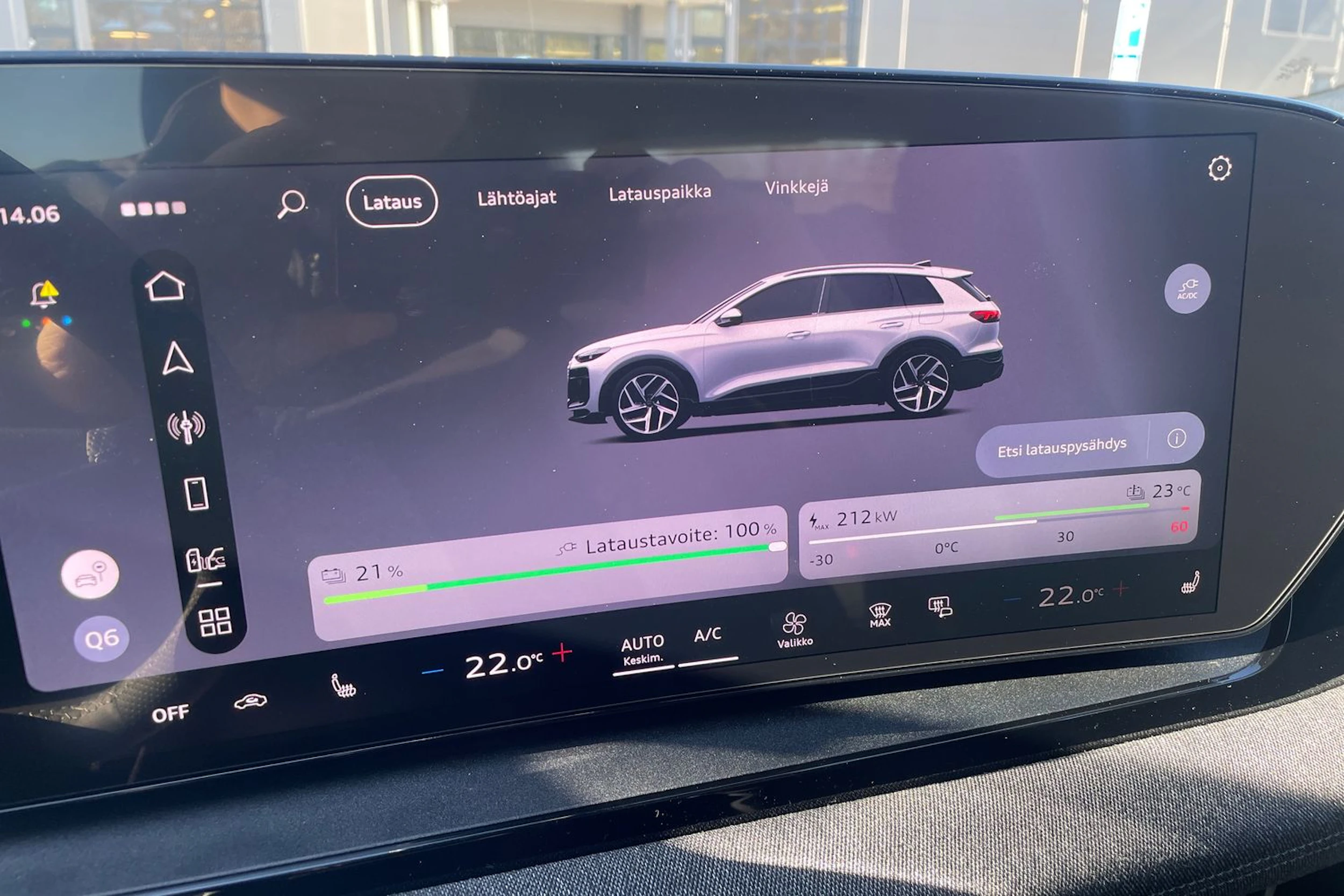 valkoinen Audi Q6 e-tron 2026 kuva 26.