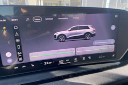 valkoinen Audi Q6 e-tron 2026 kuva 26.