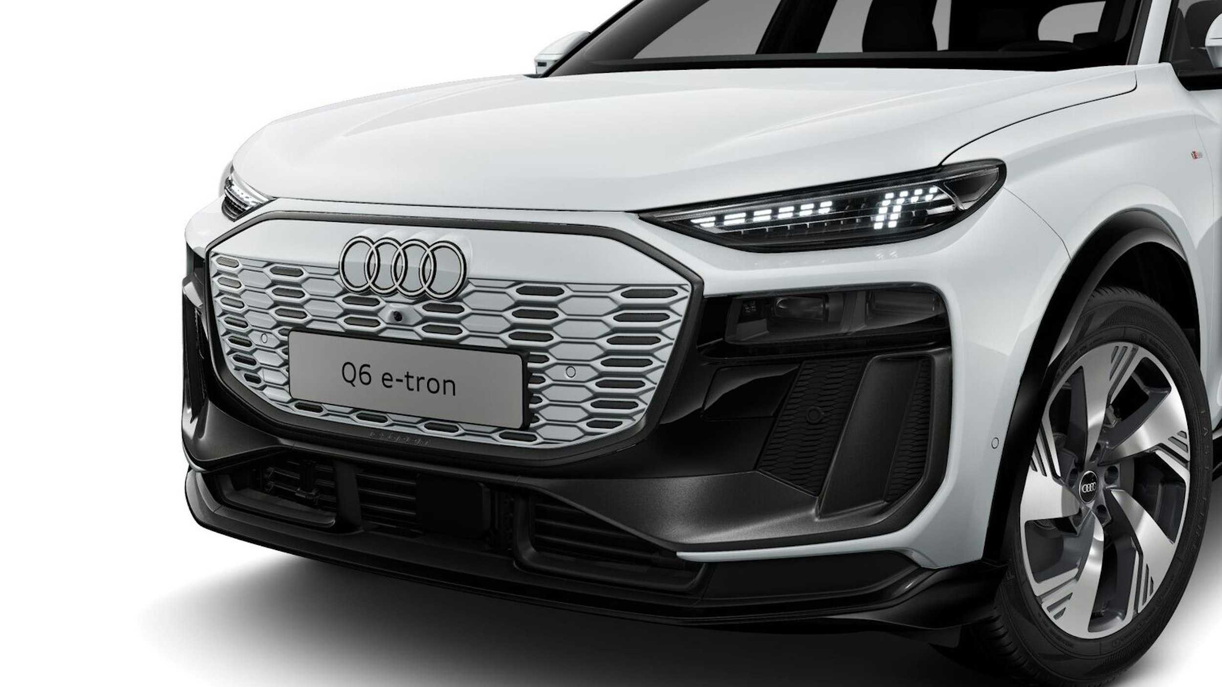 valkoinen Audi Q6 e-tron 2026 kuva 2.