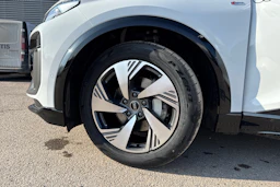 valkoinen Audi Q6 e-tron 2026 kuva 10.